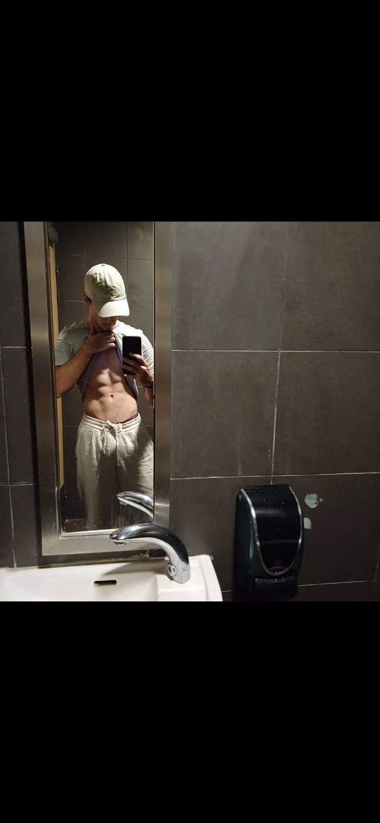 Profil de Rostom, 41 ans, Gay trip à Killwangen (Argovie)