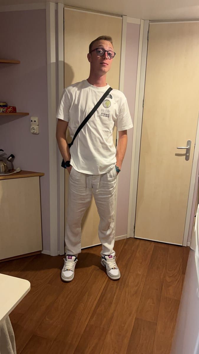 Jean-robert - Gay trip à Busswil b. Melchnau Profil de Jean-robert, 33 ans, Gay trip à Busswil b. Melchnau (Berne)