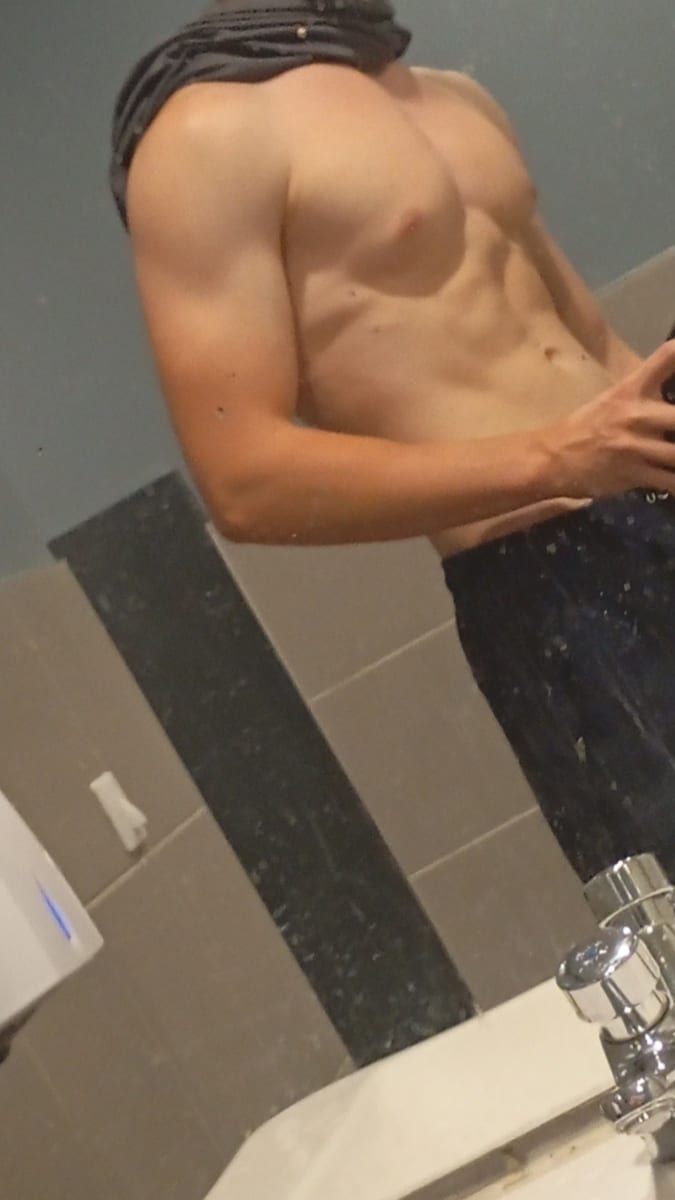 Profil de Fayssal, 23 ans, Gay trip à Martina (Grisons)