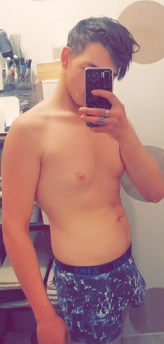 Profil de Fousseni, 22 ans, Gay trip à Venthône (Valais)
