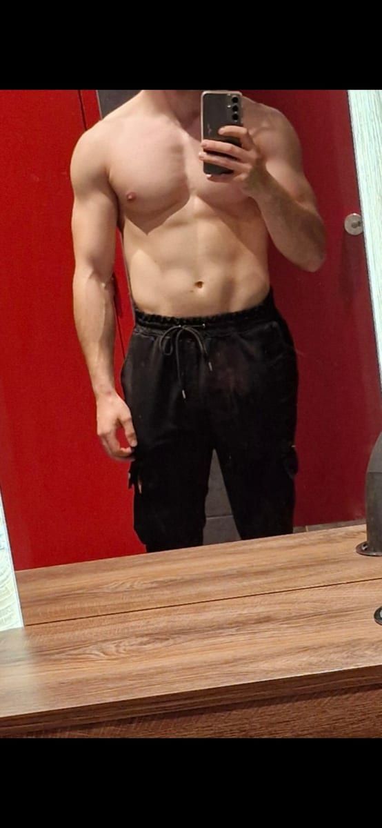 Geremy - Gay trip à Urtenen-Schönbühl Profil de Geremy, 32 ans, Gay trip à Urtenen-Schönbühl (Berne)