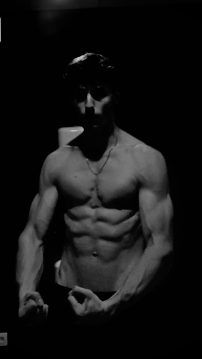 Profil de Giro, 30 ans, Gay trip à Oppens (Vaud)