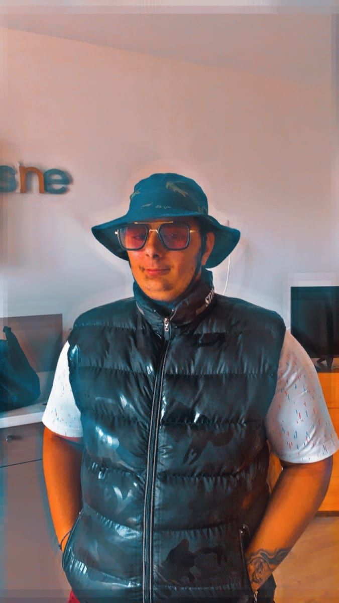 Profil de Ossama, 32 ans, Gay trip à Champoussin (Valais)