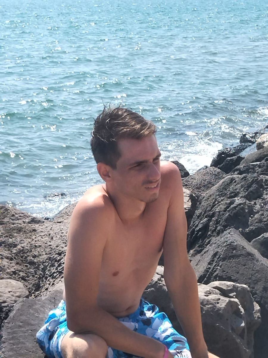 Mikel - Gay trip à Ziefen Profil de Mikel, 23 ans, Gay trip à Ziefen (Bâle-Campagne)