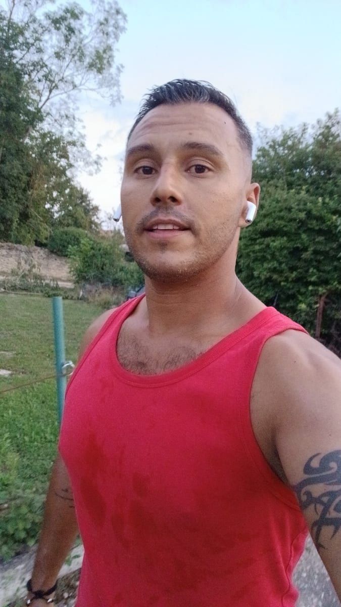 Profil de Ryad, 43 ans, Gay trip à Peiden (Grisons)