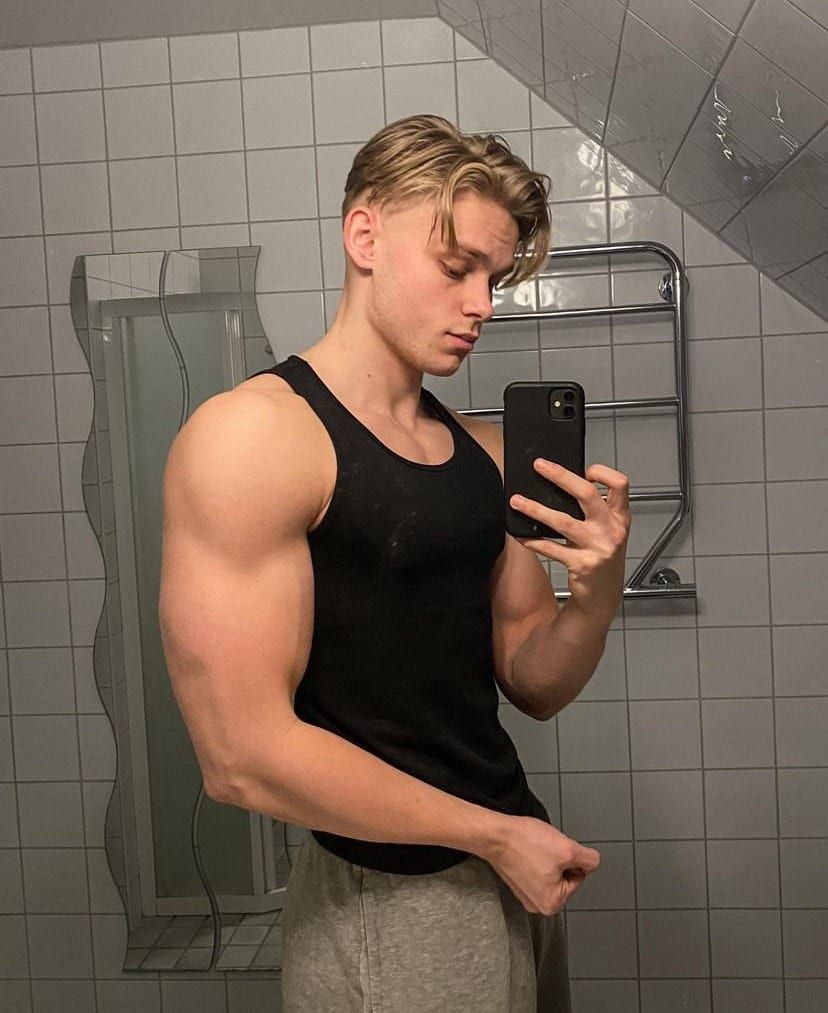 Adamo - Gay trip à Oberstammheim Profil de Adamo, 23 ans, Gay trip à Oberstammheim (Zurich)