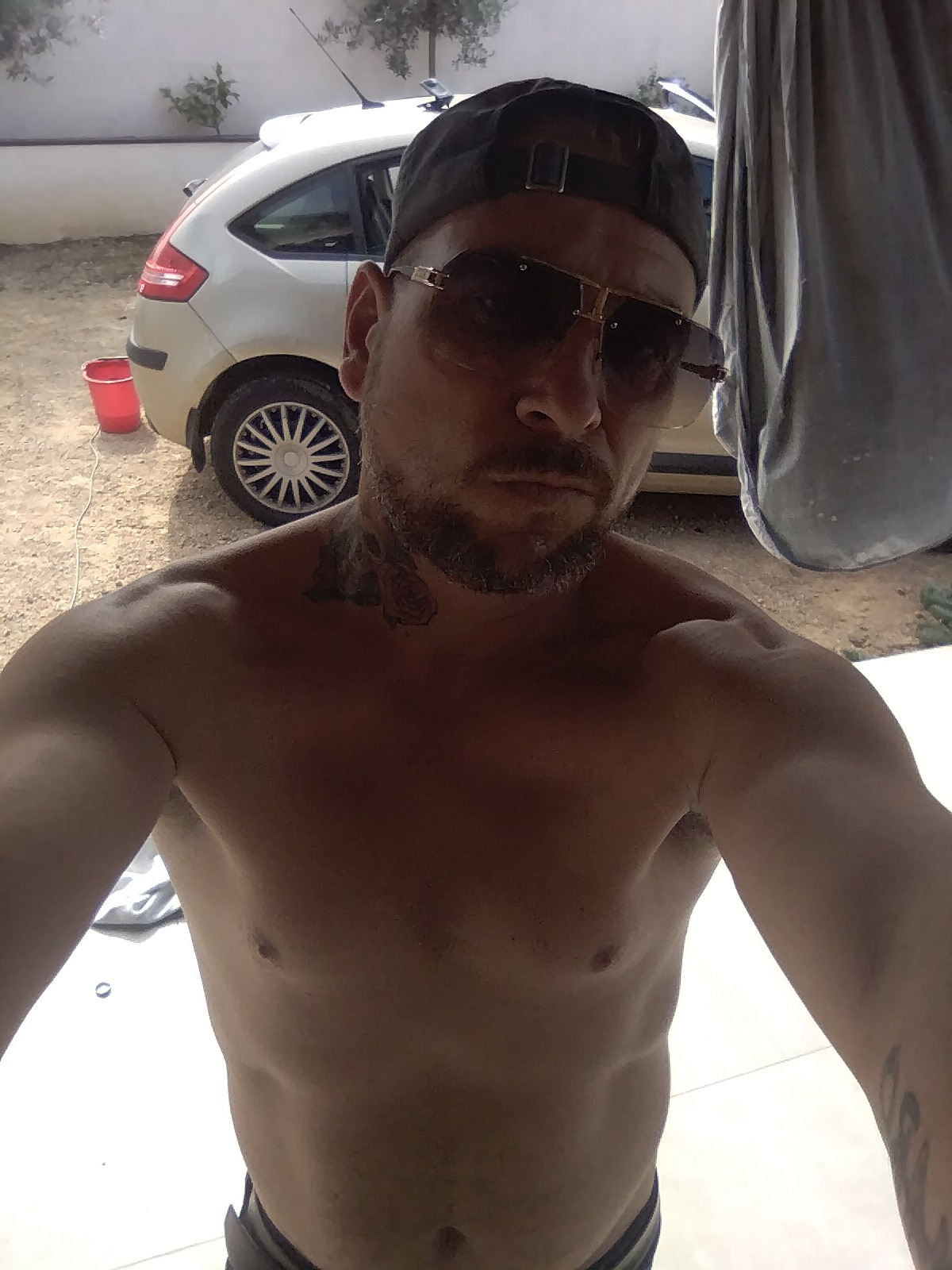 Souhail - Gay trip à Estavannens Profil de Souhail, 26 ans, Gay trip à Estavannens (Fribourg)