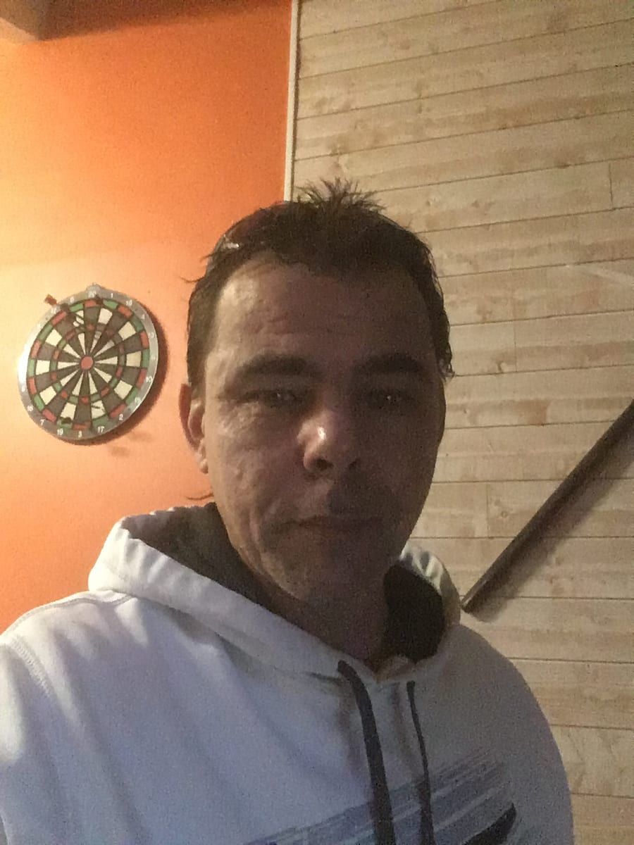 Sylviano - Gay trip à Cerentino Profil de Sylviano, 38 ans, Gay trip à Cerentino (Tessin)
