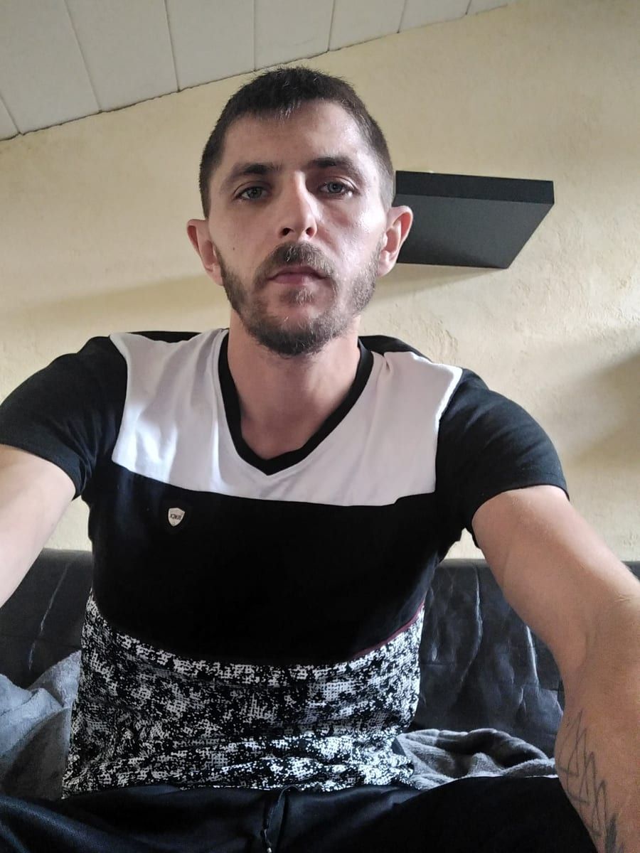 Watson - Gay trip à Les Reussilles Profil de Watson, 29 ans, Gay trip à Les Reussilles (Berne)