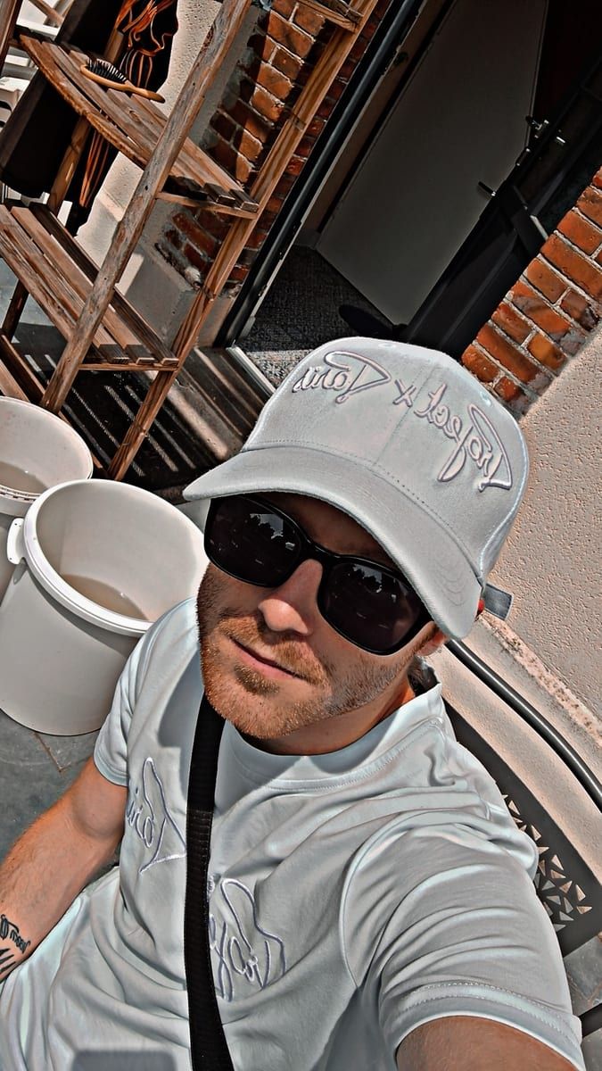 Profil de Toufik, 25 ans, Gay trip à Vattiz (Grisons)