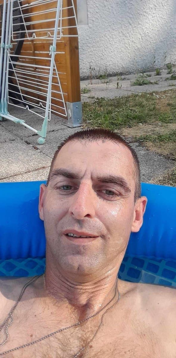 Profil de Archibald, 41 ans, Gay trip à Chapella (Grisons)